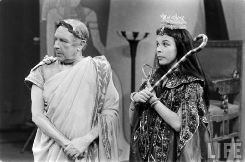 Cedric Hardwicke and Claire Bloom in Caesar and Cleopatra(Peter Stackpole. 1956) 