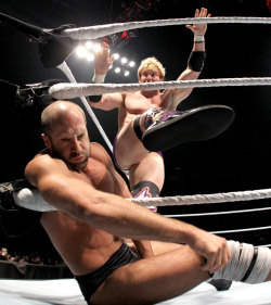 fishbulbsuplex:  Zack Ryder vs. Antonio Cesaro