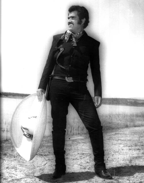 cazadordementes:  Vicente Fernandez en Huentitán, Jalisco. 