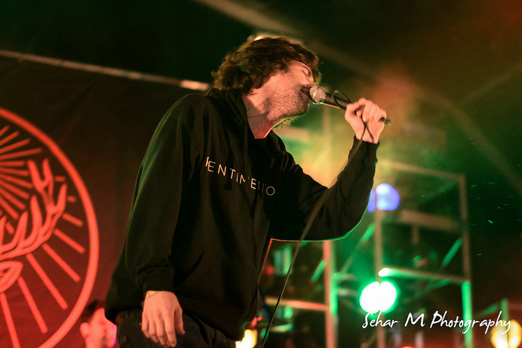 dragmeoutintotherain:  Dan Lambton of Real Friends on Flickr 