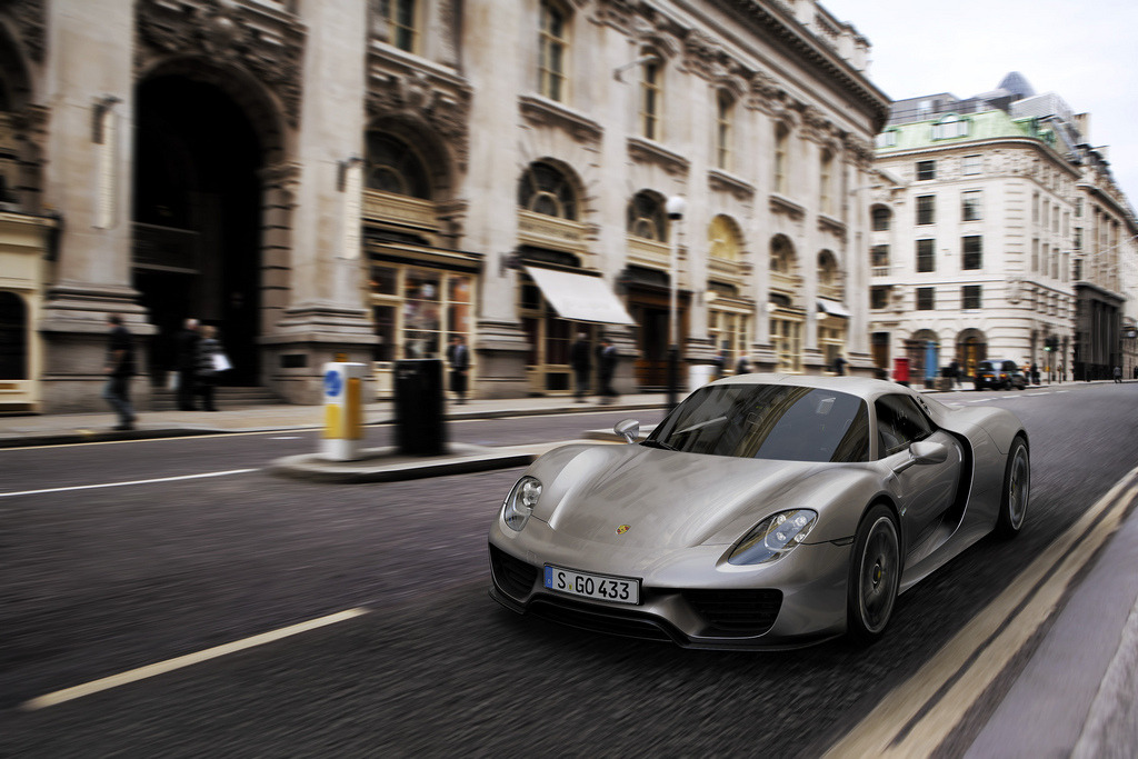 automotivated:  Porsche 918 Spyder (by Auto Clasico)