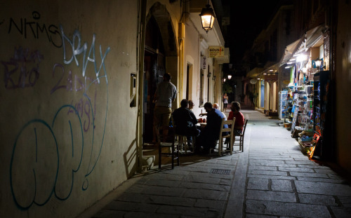 A mini street party in Rethymno Old Town.