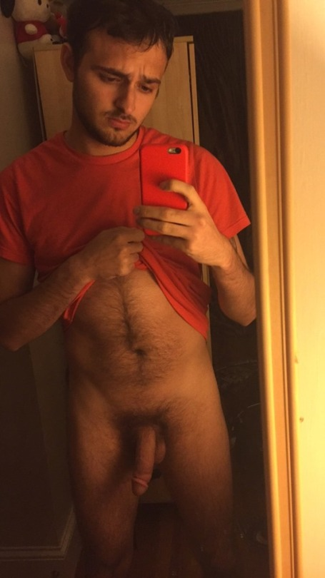 alanh-me: str8bear:    66k follow all things gay, naturist and “eye catching”  