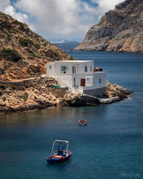 Location: Herrónisos, Sifnos island.Photo by Anna Sarika.