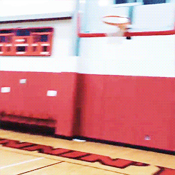 curls-bythapound:  thecurryfamily:Ayesha Curry with the shot!  She’s so cute omg 😩😩