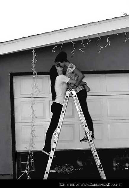 carmenicadiaz: Hanging the Christmas lights