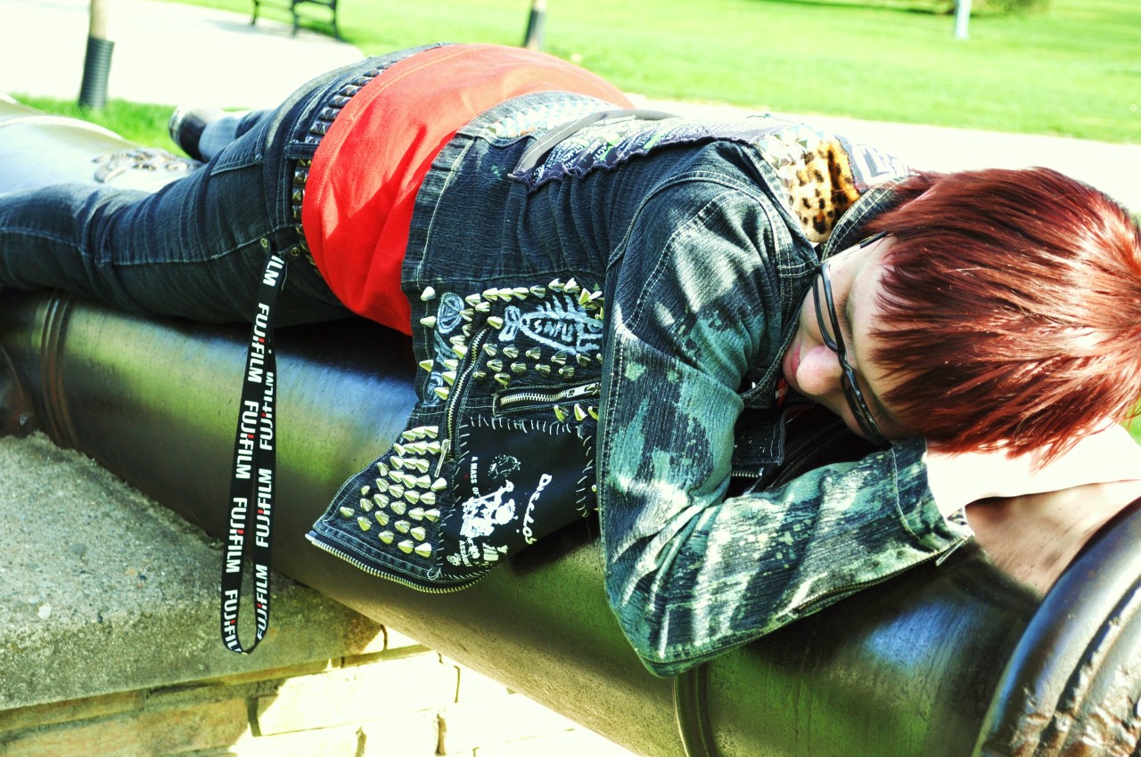 vomitgore:  D’aweee, looking at old photos. Lil’ ponx Me. I still haven’t finished