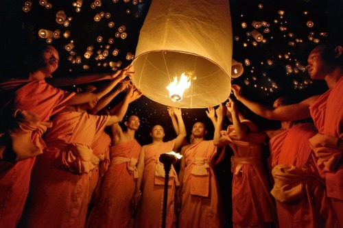 danceabletragedy: Chiang Mai’s Floating Lantern Festival