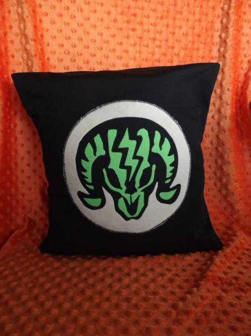 otlgaming:  BIOSHOCK INFINITE ‘VIGOR’ PILLOWS Jewels Cardosa of Calavera Craft Room spent 40 hours creating these 8 pillows based on the vigors in Bioshock Infinite. The cushions are ษ each and all but “Return to Sender" and “Charge"