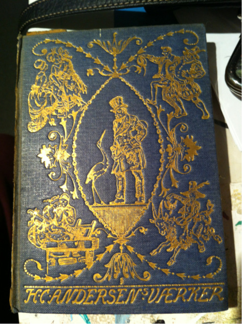 myfavouriteobsessions:My mom found this beautiful old book of H.C Andersen’s stories from 1935