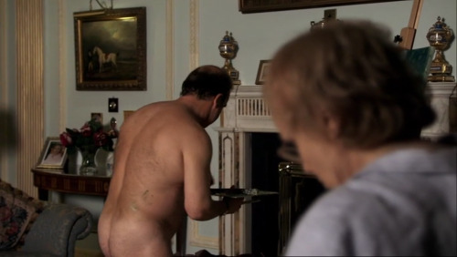 bigmenoftvandfilm: David Haig naked in “Mo.” Woof!Video link: www.sendspace.com/file/hruszh