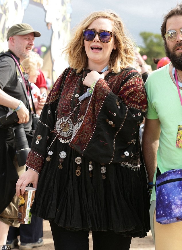 adoreyouadele:  Adele and Simon’s new photo in Glastonbury Festival.