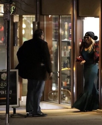 bigfootjpg: Mariah Carey happily legally glamorously buying marijuana in aspen Christmas