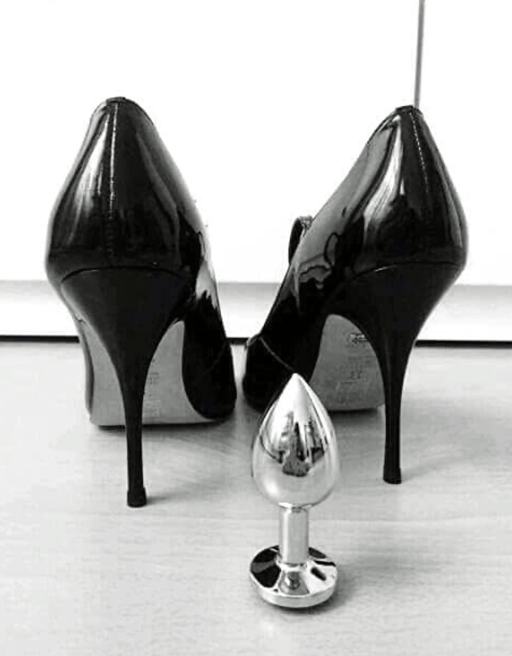 bobbycd311:  The heels and butt plug shows I’m gay 