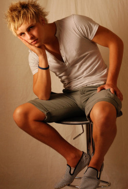kylegver4:  http://KylegVer4.tumblr.com/ 