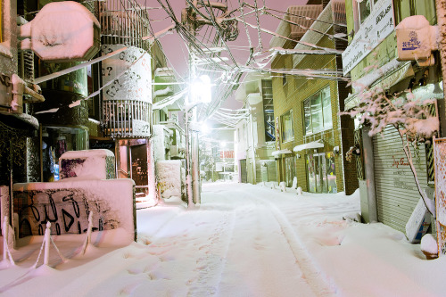 tokyo-fashion:  Super snowy Harajuku at 2am on Valentine’s Day night 2014. These are long exposure photos (using a tripod), so you can’t really see the snow falling, but it was snowing pretty hard! These shots are of Takeshita Dori, Harajuku Dori,