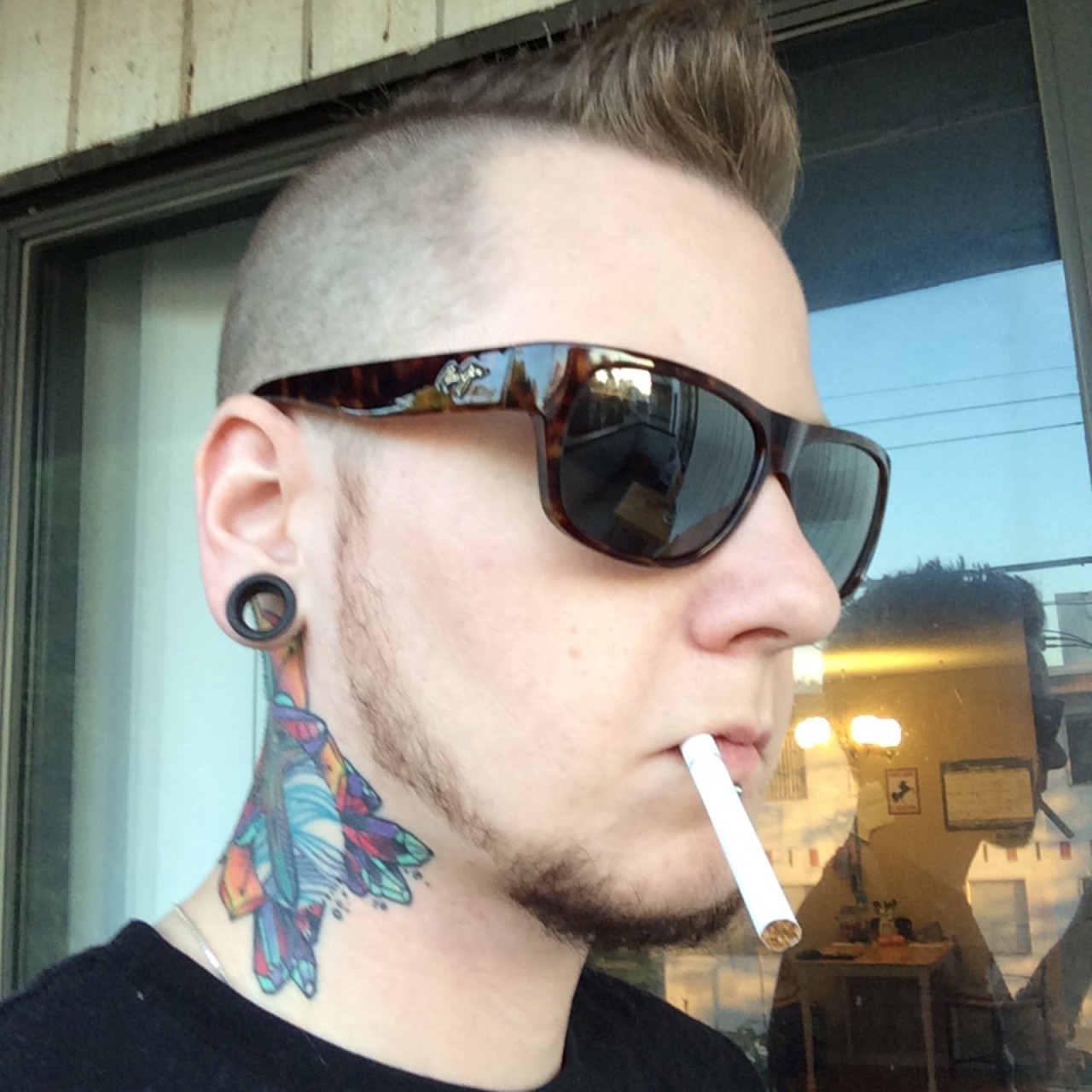queerbeards-snapbacks-n-tattoos:  Fresh hair cut, finally said goodbye to the top