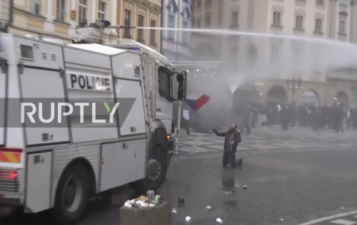 Anti-lockdown protests in Prague, on 18 Oct. 2020.