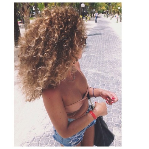 fashionistaswonderland: IG: caandyvonnee