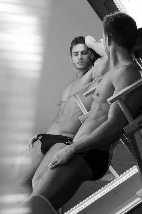 alvwarhol: B&amp;W mirror 