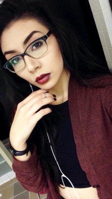 little-veganite:  headbanginvegan:  natalieerico:  Have my hundredth selfie of the day  Post a hundred more  please do  I think I&rsquo;m in love