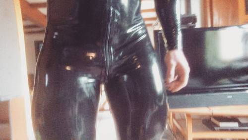 #latexcatsuit #latexcatfish #rubber #rubberfetish #gummi #catsuit #latexfashion #rubberfashion #late