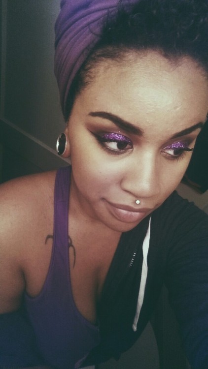 laurenlafemme:  emgeerassohl:  I think I have a new found love for glitter now 👽💜  OMG you are gorgeous