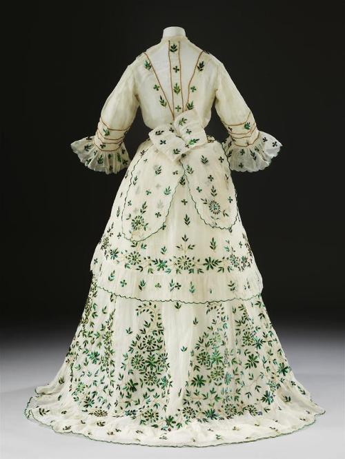 fripperiesandfobs: Dress, 1868-9From the V&A