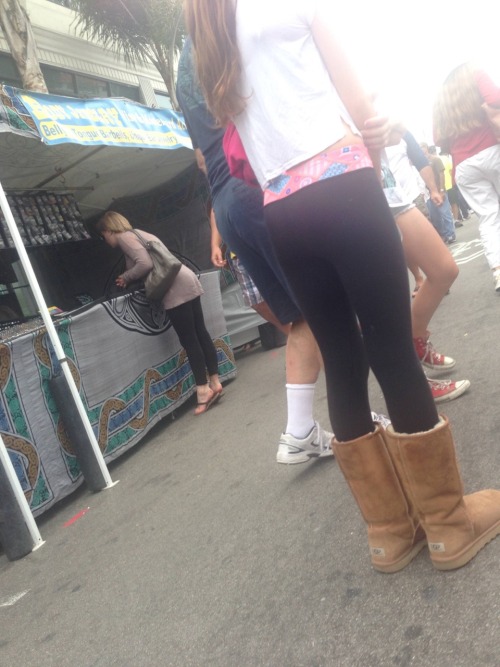 candid-ca:  #candid #creepshot #creepshots #creepin #voyeur #voyeurism #public