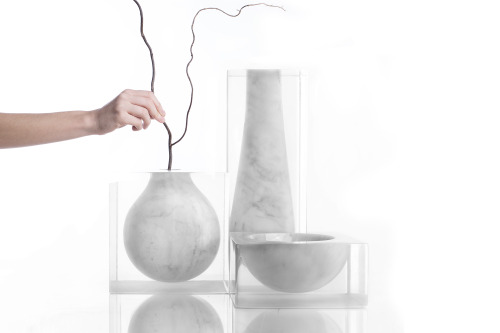 dezeen:Moreno Ratti suspends marble volumes inside resin cubes »