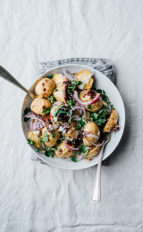 intensefoodcravings: Masala Potatoes with Tamarind Sauce | Tending the Table