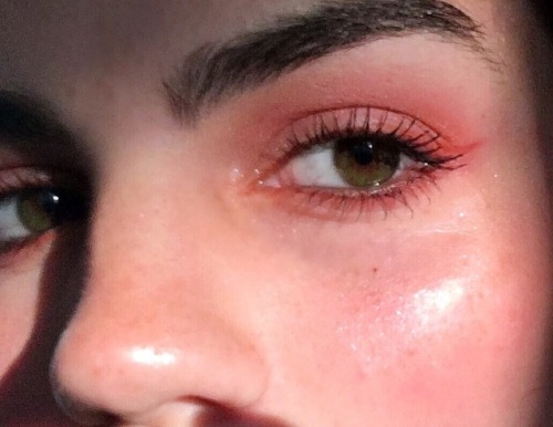 pink eye shadow