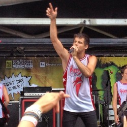 crashingwithaugust:  the fire in my guts!! ,warp was sick #warptour13 #iseestars #mosh #nzt48 #devinoliver