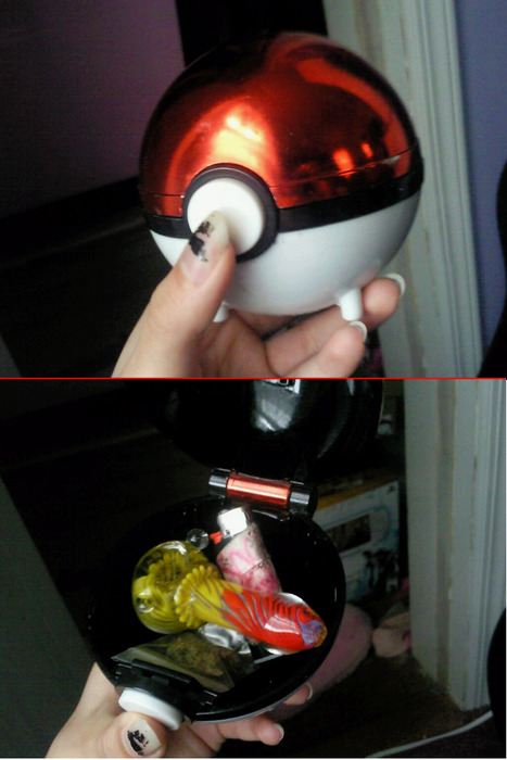 pot-scabby:  Burger King Pokeball is now tokeball.   weed