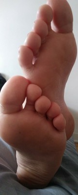 feetsmeller:  tumblrfeet:  My feet 🌙   Sweet smelling teens feet by feet smeller 💙