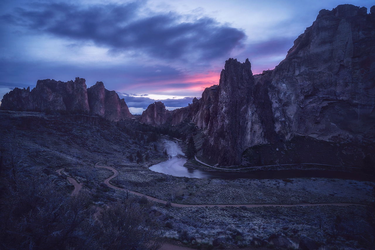 earthporn: Went hiking at Smith Rock State Park in Terrebonne OR [OC] [2000x1344]