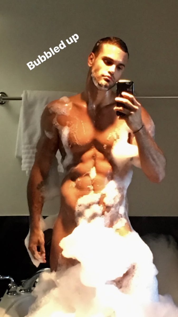 amazingmalenudity:    Leonardo Corredor