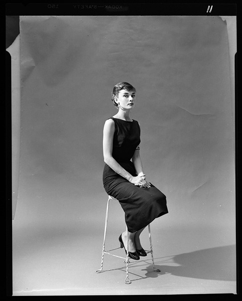 rareaudreyhepburn: Audrey Hepburn photographed : Piccolo grande amore