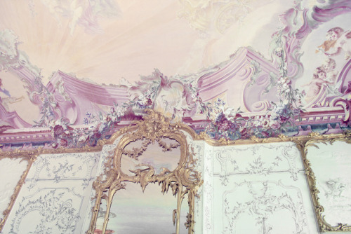 sainted-places:   ceiling, Prunkzimmer/showroom, adult photos