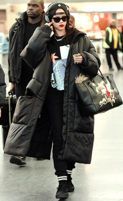 hellyeahrihannafenty:  Rihanna at JFK Airport &frac34;