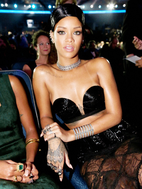  2013 American Music Awards   adult photos