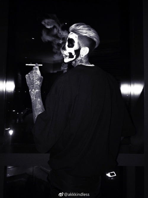 Happy Halloween Xiu Akay (秀阿凯) | weibo: akkkindless