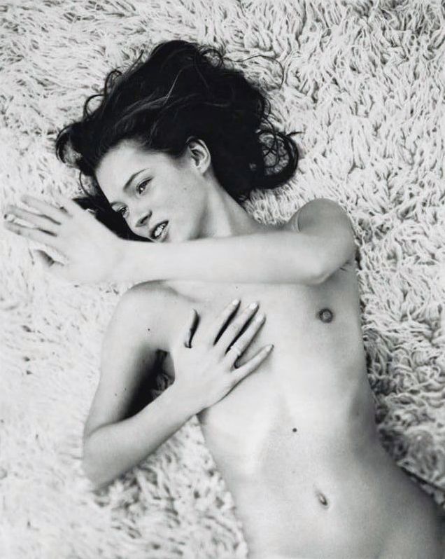 kate-jam-and-diamonds:  by Paolo Roversi 1996 