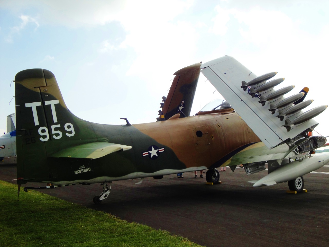 thestonecuttersguild:  Naked Fanny, Oshkosh 2014 