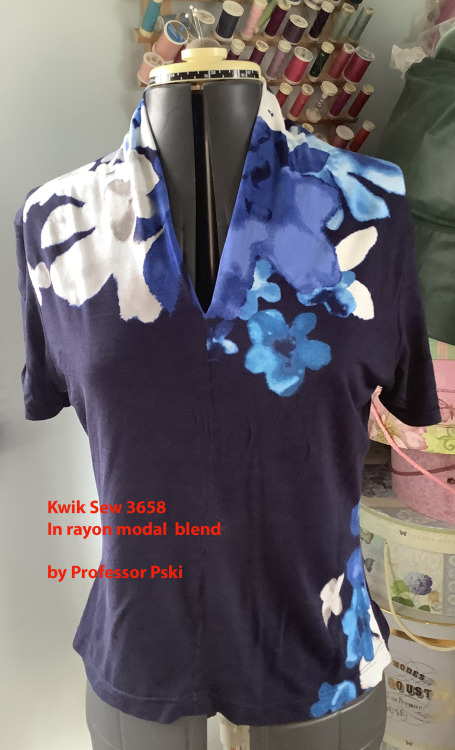 Study in Blues: Kwik Sew 3658I have now made a total of 4 different version of this knit top by Kers