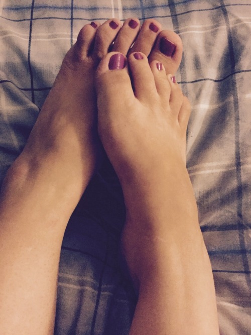 catalinasmoke: Request to post a picture of my feet Done.
