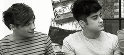 zaynmailks:  @Louis_Tomlinson love ya bro. ! 