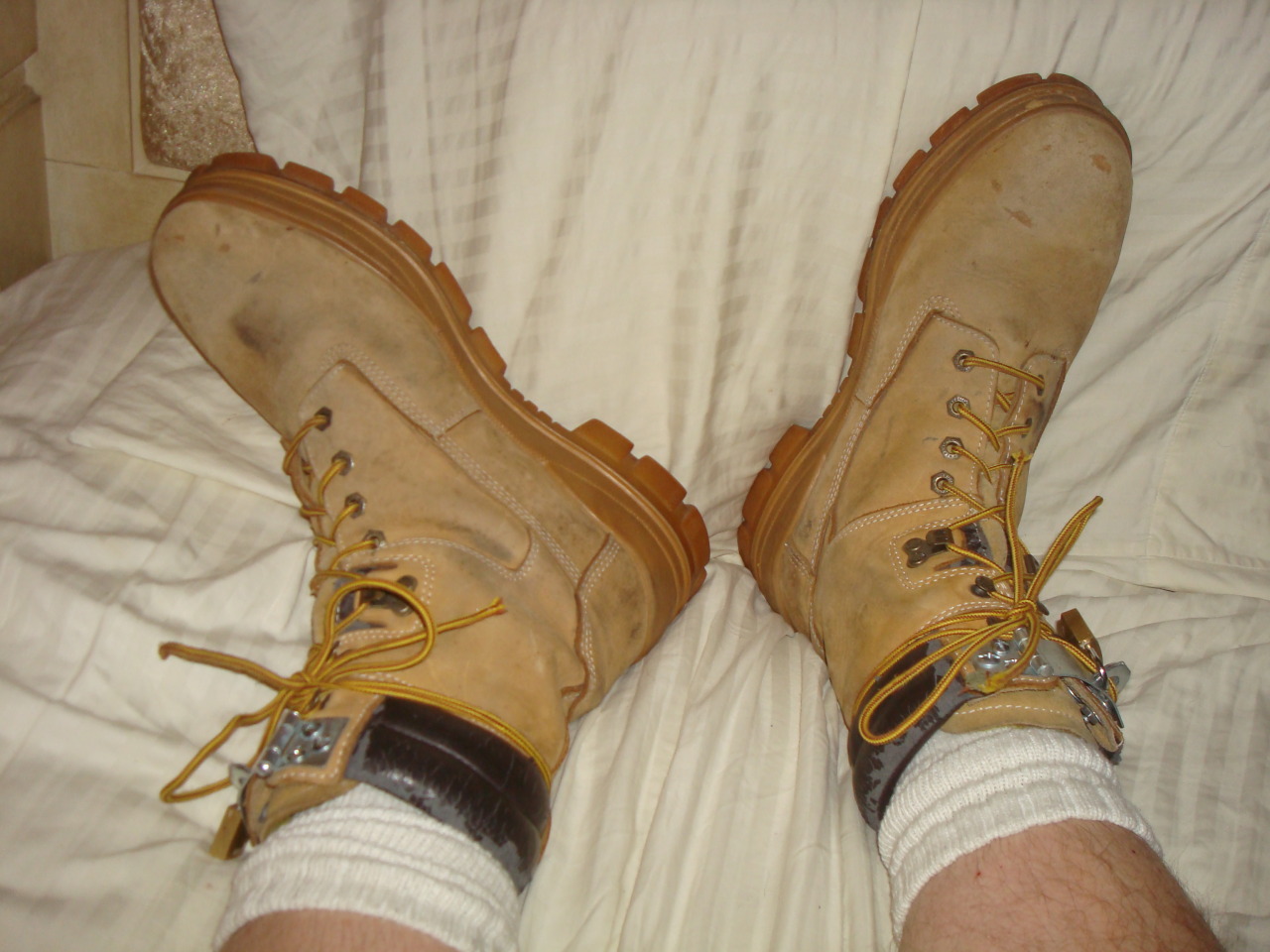 bootedskn:  gduk:  hardrubberlabour:  workergear:  padlockedshoes:  CUSTOMIZED BONDAGE