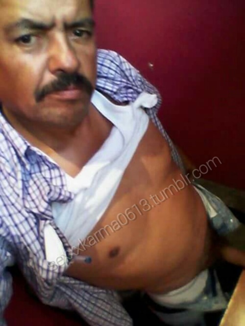 unclesonly:  sexxxkarma0613:Maduro regio cachondo Very nice 
