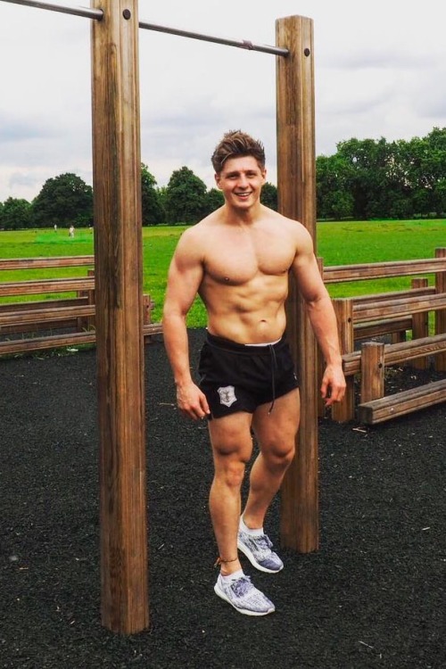 prettyboysbeautifulmen:  Tom Trotter / Bromans